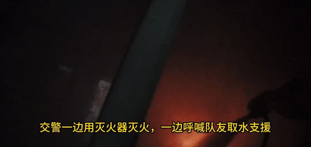 居民楼突发火情，他们两次逆行冲进火场…结局暖心！