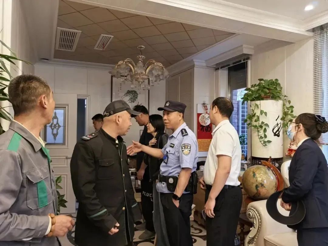 多看一眼,让他救了一条人命! 多看一眼,让他救了一条人命!