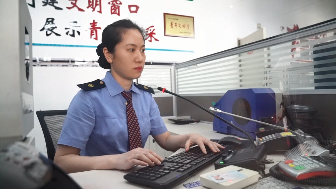 “请核对车票，不明白的问我！” 这一次售票“静悄悄”……