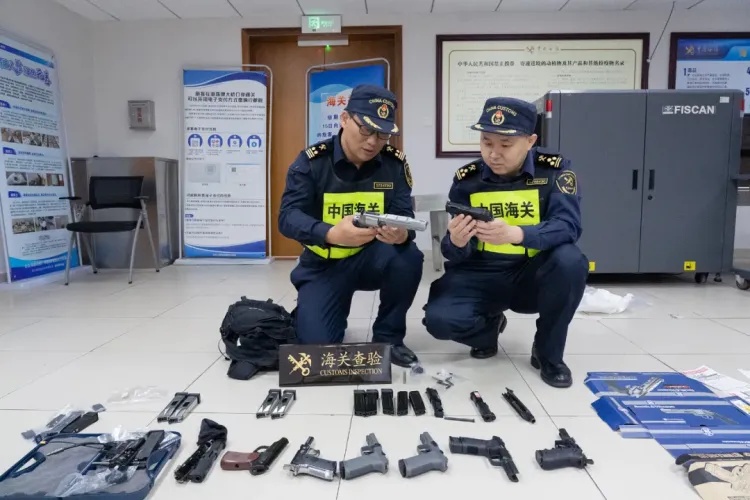 海关查获6把以压缩气体为动力的枪支