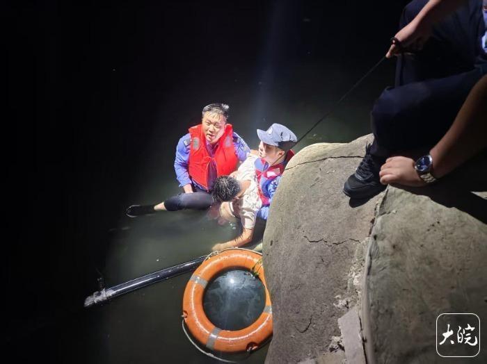 打赏主播1.2万元要求退还遭拒 芜湖一青年跳江被救起