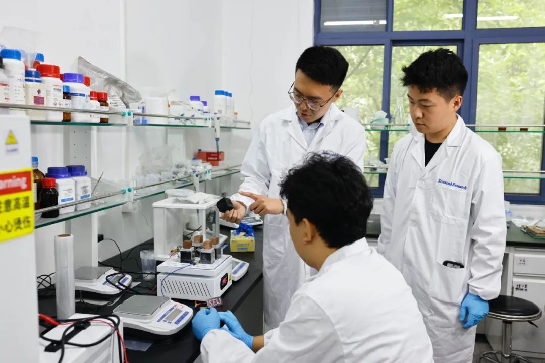 水泥能发电?中国科学家首创→ 水泥能发电?中国科学家首创→