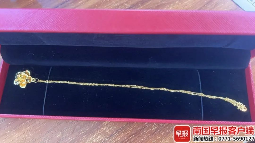 南宁13岁男孩买金项链当礼物，妈妈：很感动，能退吗？
