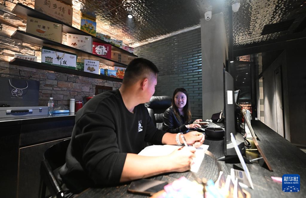 图片故事丨栖居山水间 迎接四方客