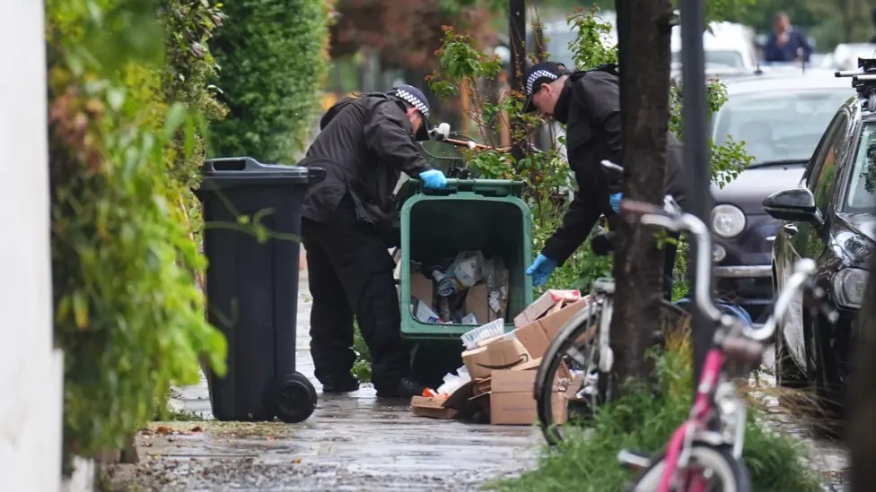 英国首相房产失火后，英警方以涉嫌纵火逮捕一名21岁男子