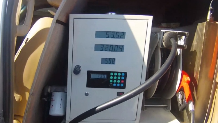 商务车改装，路边“营业”！大庆警方查获“移动加油站”