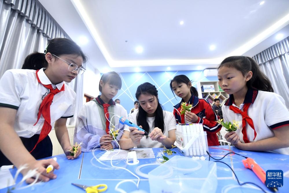 广西梧州:药韵传薪火 科创绘童心 广西梧州:药韵传薪火 科创绘童心