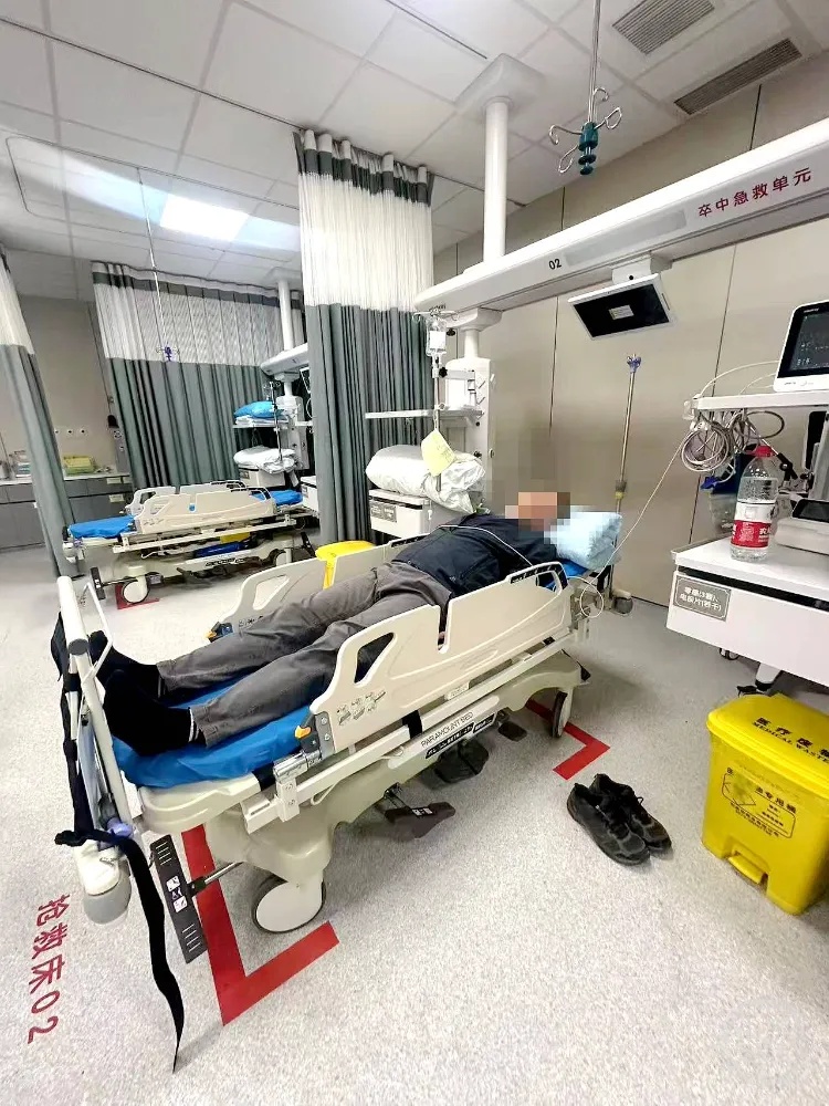 野外的桑葚吃不得！他腹泻、高烧、被送抢救室......