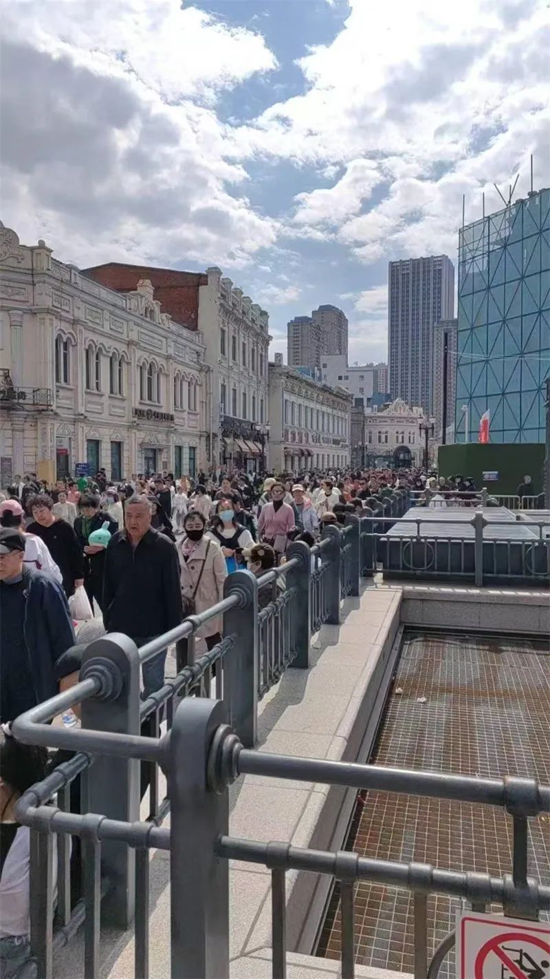 哈尔滨地铁3号线中华巴洛克街区站日进出站客流约两万人次！客流增长超三成
