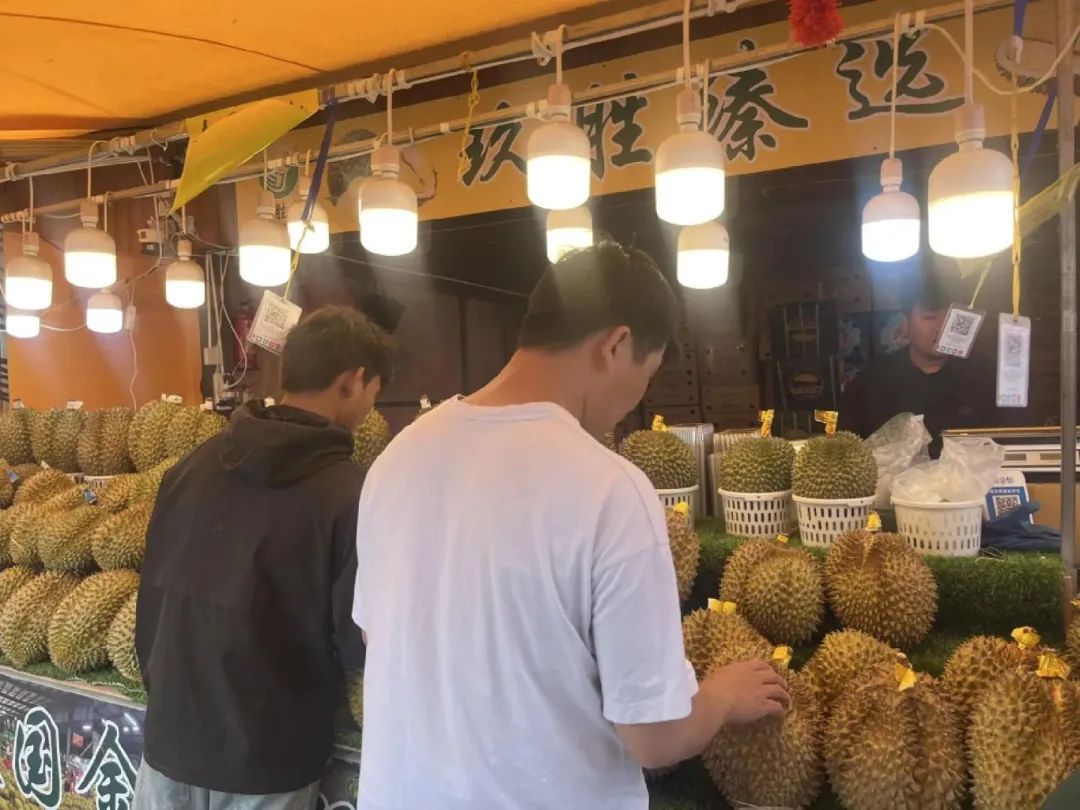 低至18元/公斤，昆明人实现榴莲自由就是这么从容！