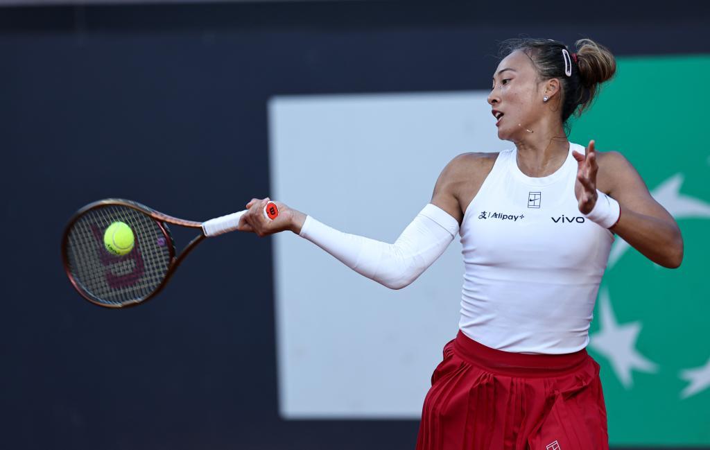 郑钦文晋级WTA1000罗马站女单八强 将再战萨巴伦卡