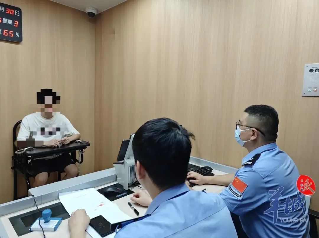 每月1万美元?男子去境外KTV“打工”,结果挨饿挨打被电击!警方紧急提醒→ 每月1万美元?男子去境外KTV“打工”,结果挨饿挨打被电击!警方紧急提醒→