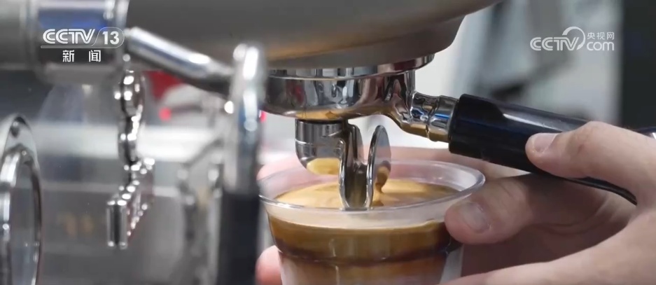 “年轻力”打造消费新图景 “小而美”店铺激活城市消费新潜能 “年轻力”打造消费新图景 “小而美”店铺激活城市消费新潜能