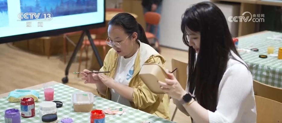 “年轻力”打造消费新图景 “小而美”店铺激活城市消费新潜能 “年轻力”打造消费新图景 “小而美”店铺激活城市消费新潜能