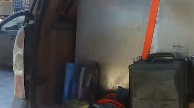 商务车改装，路边“营业”！大庆警方查获“移动加油站”