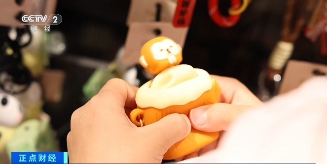 暴增超40000%！“情绪消费”花样翻新，引爆流量