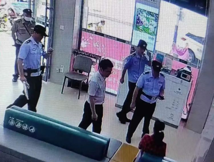 民警追到银行！肖女士19800元血汗钱保住了