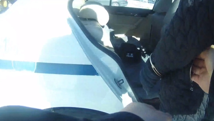 商务车改装，路边“营业”！大庆警方查获“移动加油站”