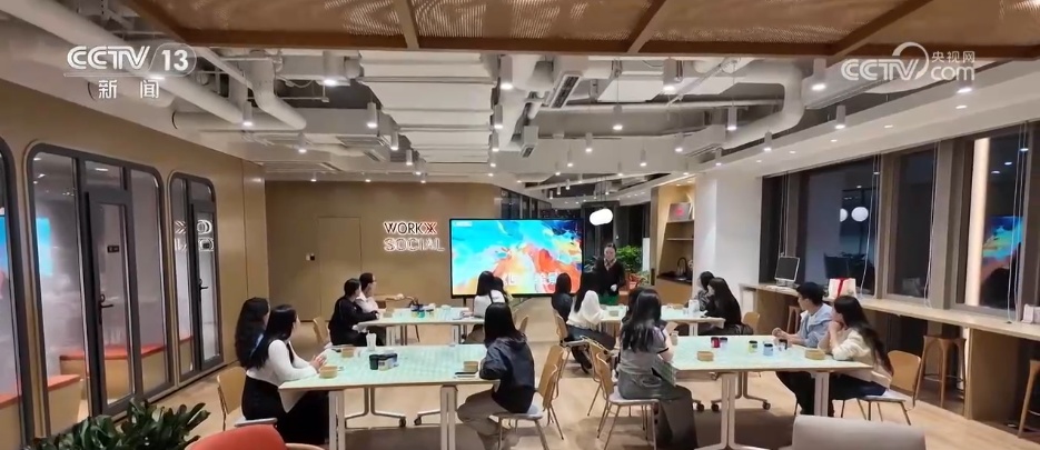 “年轻力”打造消费新图景 “小而美”店铺激活城市消费新潜能 “年轻力”打造消费新图景 “小而美”店铺激活城市消费新潜能