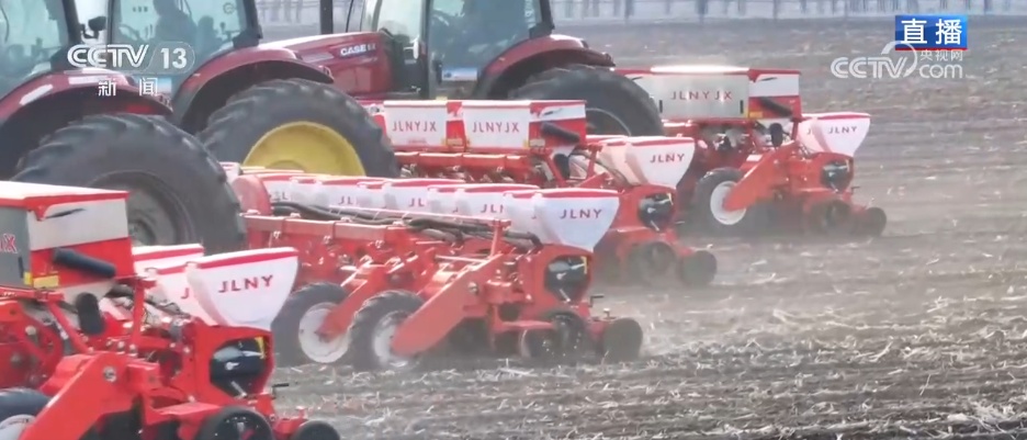 “良种+良机+良法”助力增产增收 希望的田野上绘就如画“丰”景