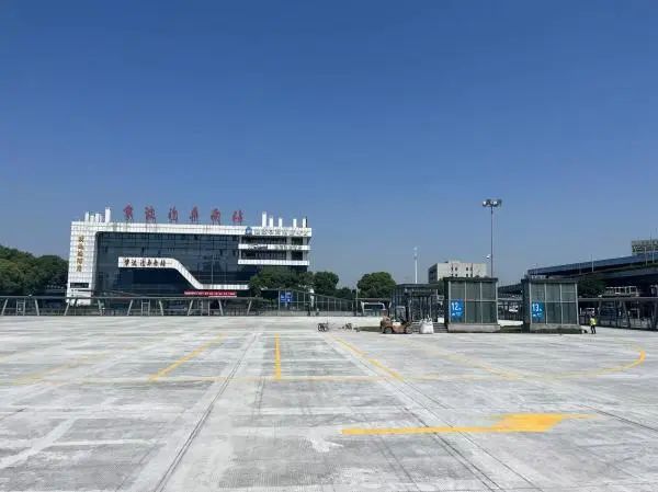 铁路宁波站南广场公交首末站5月15日启用，26条公交线路将恢复运行