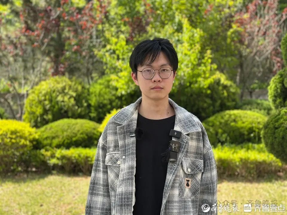 山东小伙，冲上热搜第一！为救同学缺考，本人称不后悔，校方、教育局回应
