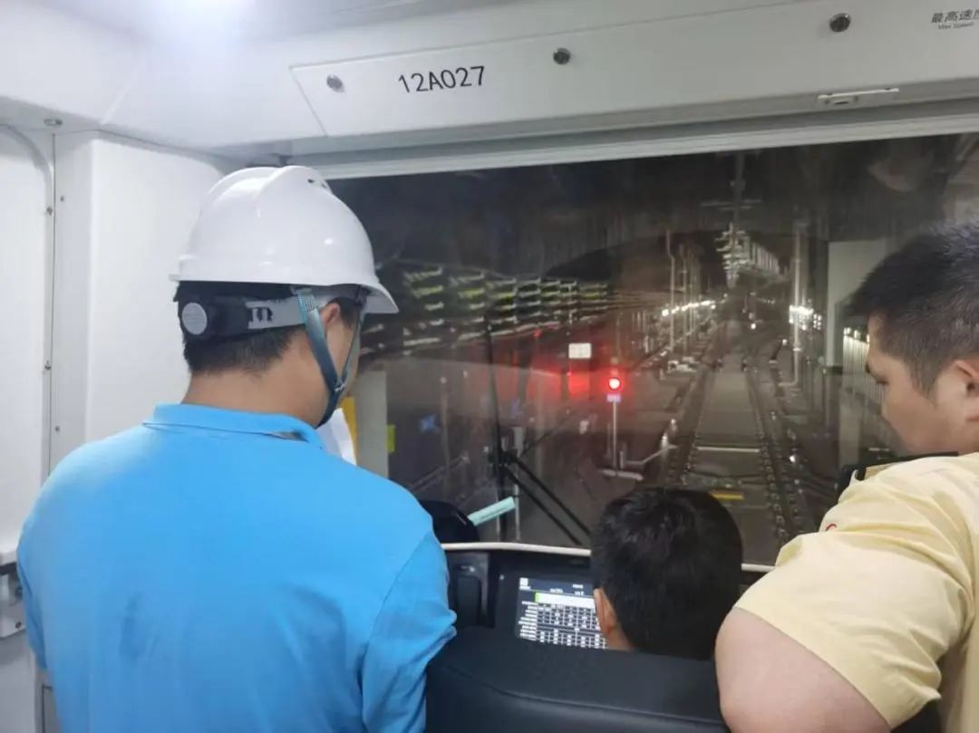 广州地铁十二号线全线“洞通”,年内开通车站、轨行区全部移交调试 广州地铁十二号线全线“洞通”,年内开通车站、轨行区全部移交调试