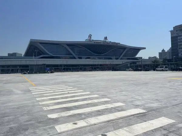 铁路宁波站南广场公交首末站5月15日启用，26条公交线路将恢复运行