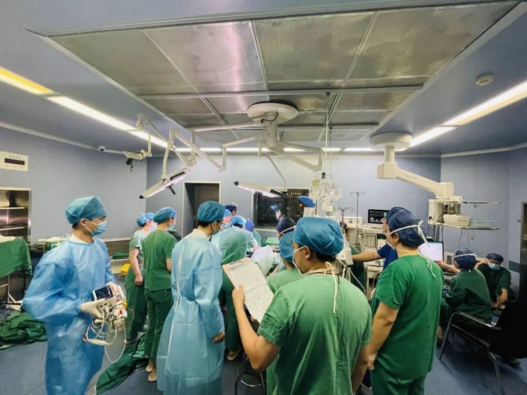 28岁孕妇怀双胎却不幸胎停,引产时突发紧急状况!厦门这家医院上演生死极速抢救→ 28岁孕妇怀双胎却不幸胎停,引产时突发紧急状况!厦门这家医院上演生死极速抢救→