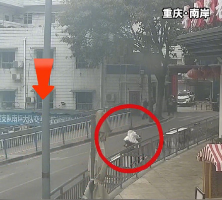 醉驾+无证+炸街!嚣张男交警队门口“轰油门求锤”,结局极度舒适 醉驾+无证+炸街!嚣张男交警队门口“轰油门求锤”,结局极度舒适