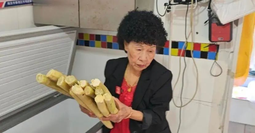 从日销400杯到100杯!10元手冲“咖啡阿姨”:生意淡了,快乐回来了 从日销400杯到100杯!10元手冲“咖啡阿姨”:生意淡了,快乐回来了