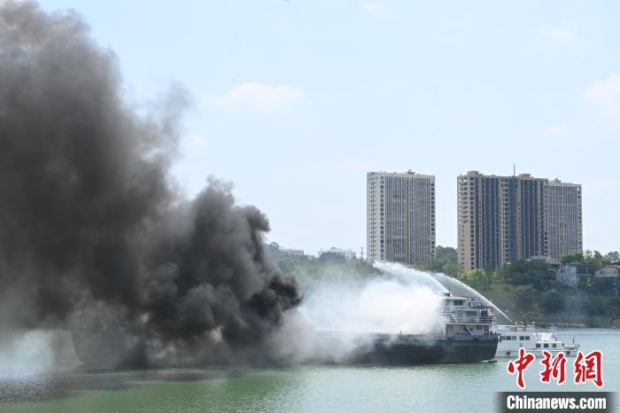 “应急使命·2025”——台风防范应对演习在广西举行