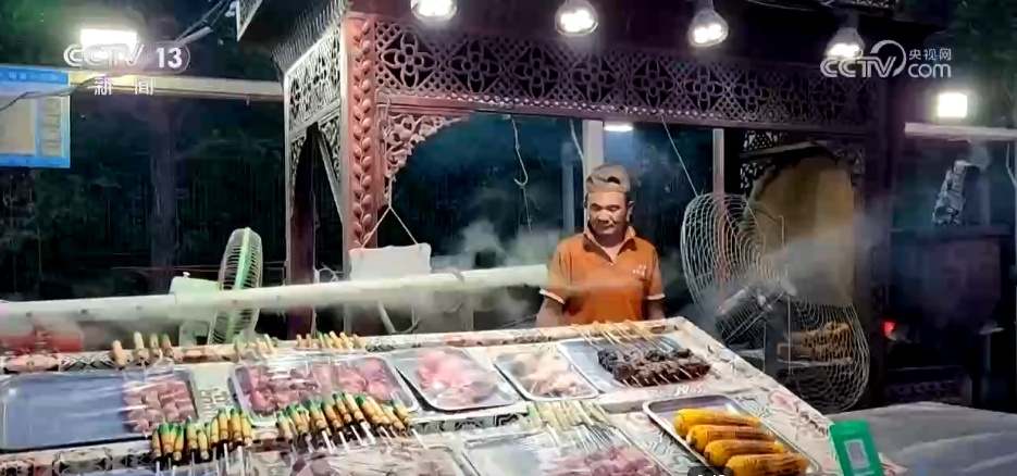 “烟火气”点亮城乡“夜经济” 释放夜间消费新活力 “烟火气”点亮城乡“夜经济” 释放夜间消费新活力