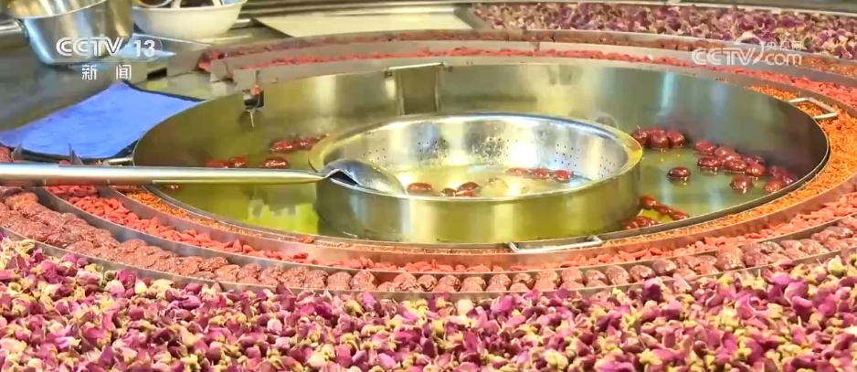 “烟火气”点亮城乡“夜经济” 释放夜间消费新活力 “烟火气”点亮城乡“夜经济” 释放夜间消费新活力