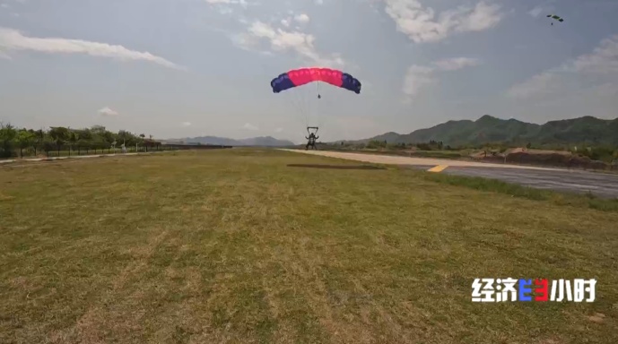 低空经济火了!这些“会飞”的新职业正吃香 低空经济火了!这些“会飞”的新职业正吃香