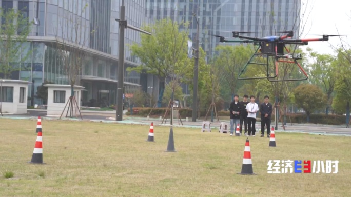 低空经济火了!这些“会飞”的新职业正吃香 低空经济火了!这些“会飞”的新职业正吃香