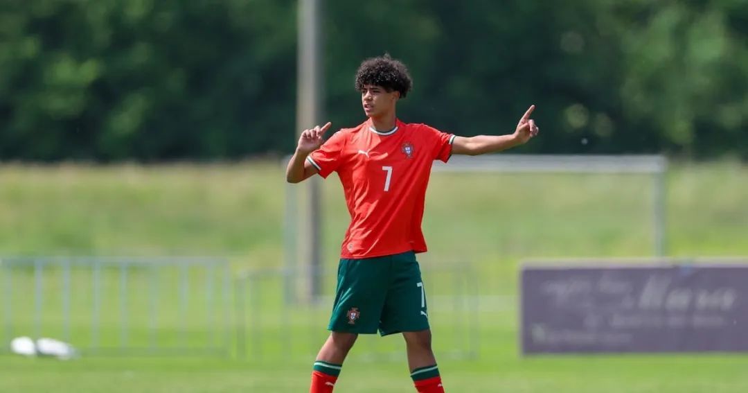 C罗儿子迷你罗首发出战,葡萄牙U15绝平希腊U15 C罗儿子迷你罗首发出战,葡萄牙U15绝平希腊U15