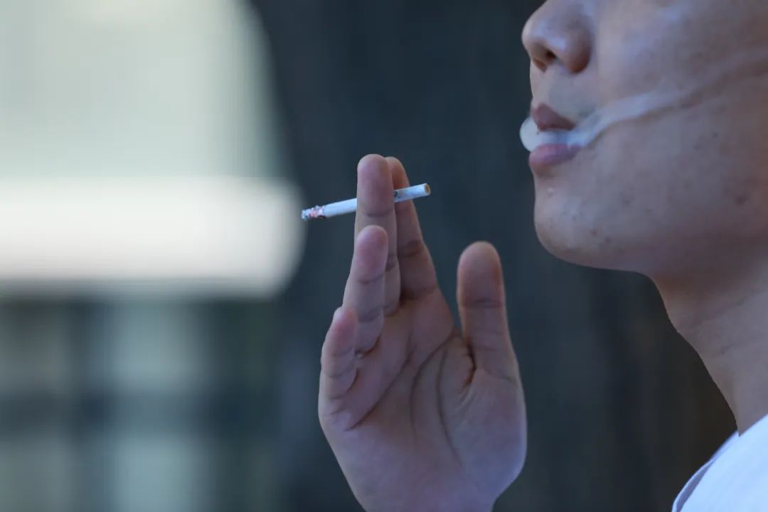 丈夫吸烟43年,结果妻子确诊肺癌!这种“烟”到底有多可怕 丈夫吸烟43年,结果妻子确诊肺癌!这种“烟”到底有多可怕