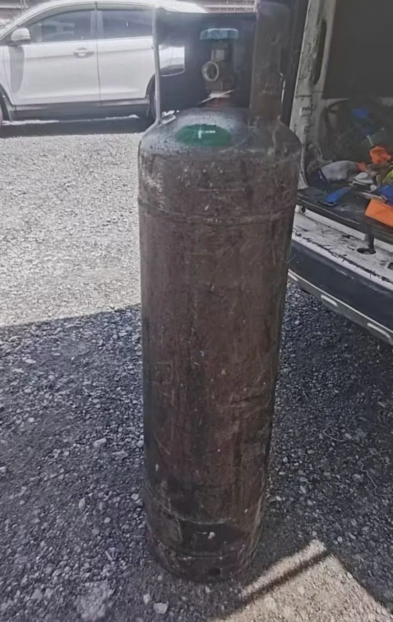 屋顶补漏操作不慎引发火灾，已被北京警方拘留10日！