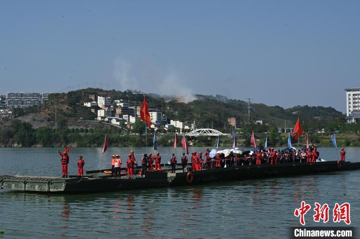 “应急使命·2025”——台风防范应对演习在广西举行