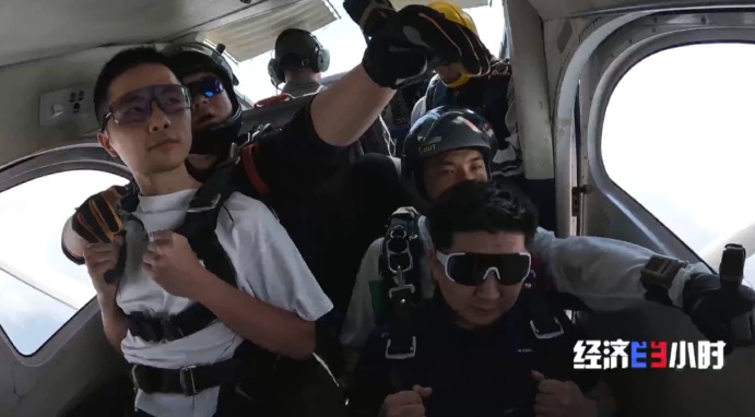 低空经济火了!这些“会飞”的新职业正吃香 低空经济火了!这些“会飞”的新职业正吃香