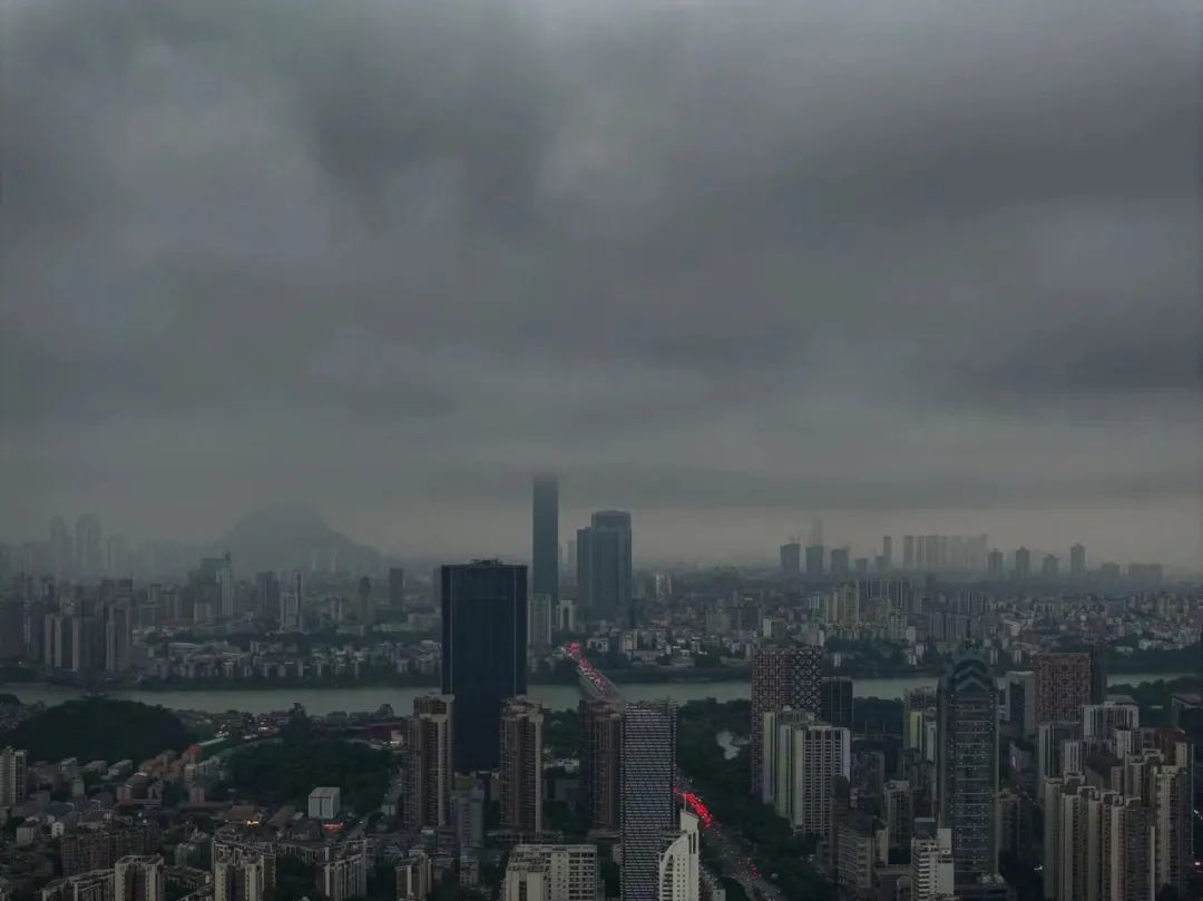 9级雷暴大风+大暴雨!柳州天气要变,时间就在→ 9级雷暴大风+大暴雨!柳州天气要变,时间就在→