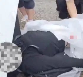脱下外套后，女子突然抽搐倒地、四肢僵硬......