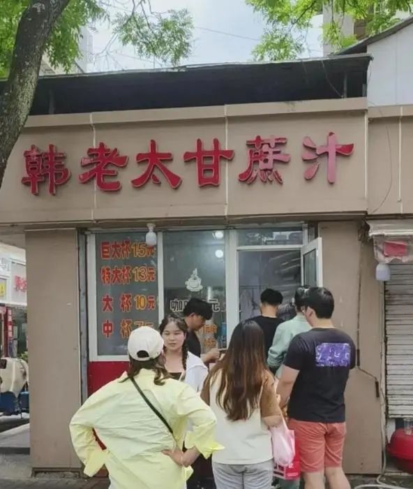 从日销400杯到100杯!10元手冲“咖啡阿姨”:生意淡了,快乐回来了 从日销400杯到100杯!10元手冲“咖啡阿姨”:生意淡了,快乐回来了