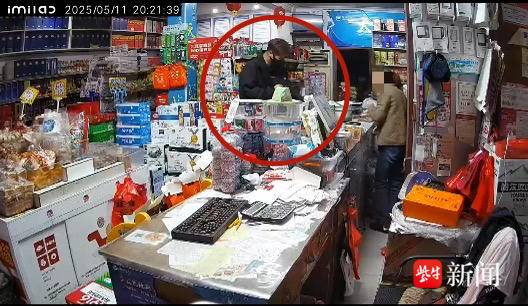 戴口罩学港剧中古惑仔飞车抢夺？三小时扬中擒了两"飞车夺烟"贼