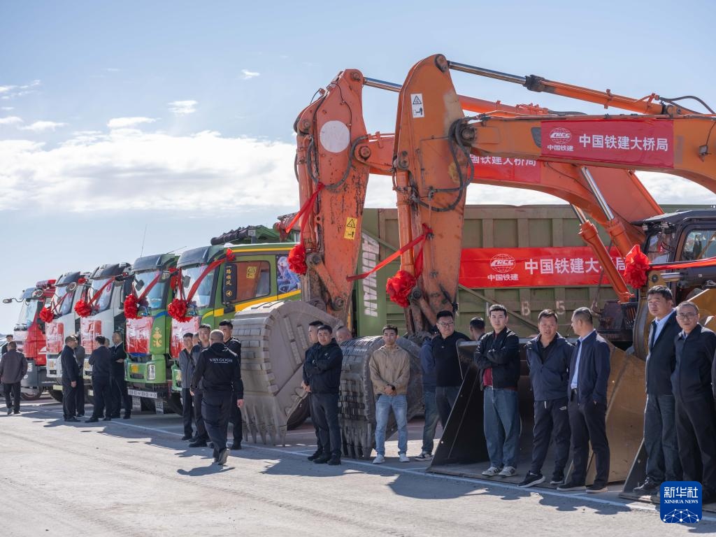 内蒙古巴彦淖尔：中蒙第二条跨境铁路开工