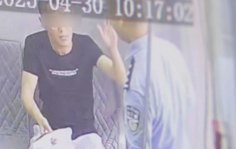 网逃人员来办证? 贵阳民警:来了就别走了 网逃人员来办证? 贵阳民警:来了就别走了