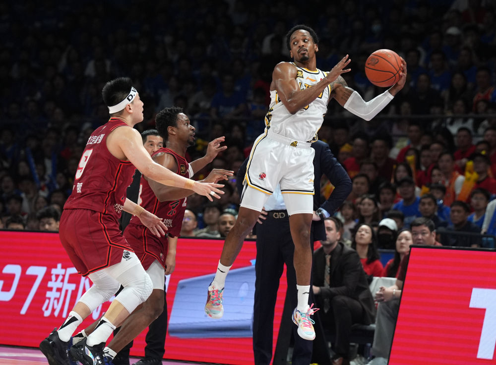 CBA总决赛：广厦客场胜北京迎赛点