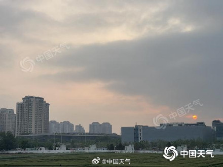 北京晴热控场 明天傍晚山区需防雷阵雨和风雹