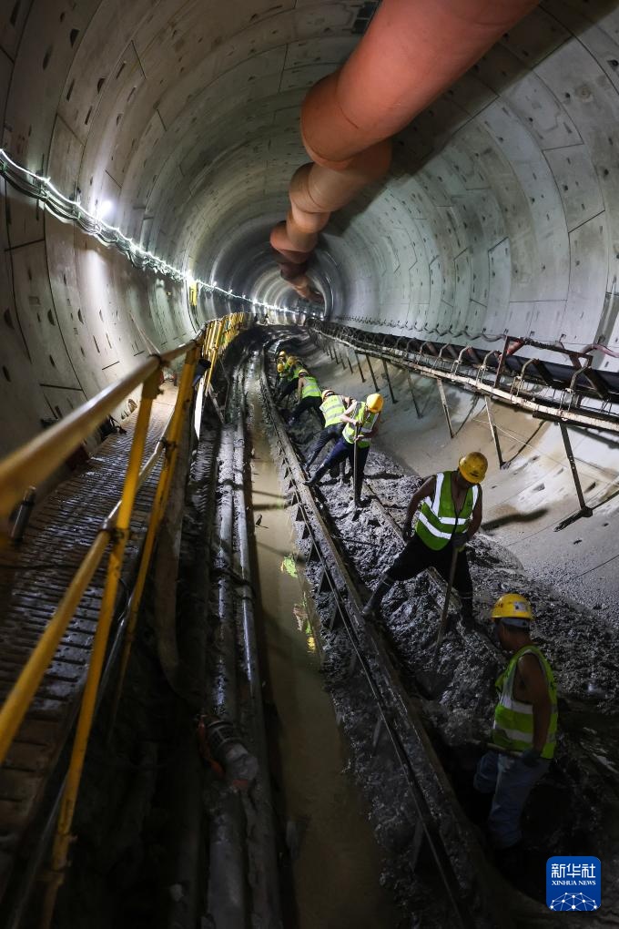 穗莞深城际顺利下穿前海复杂地质带